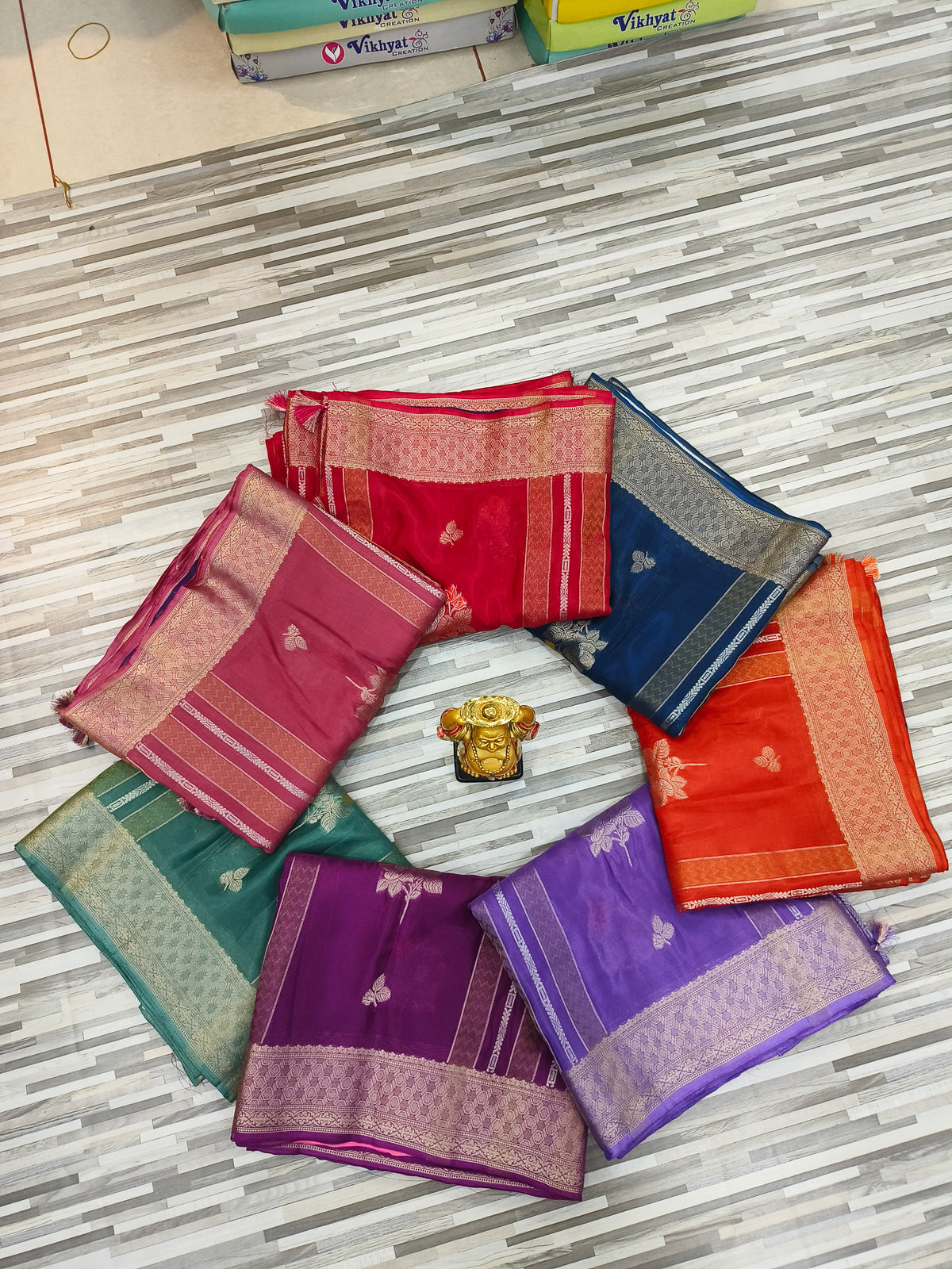 Premium Floral Zari Weave Saree – Traditional Elegance in 7 Colors