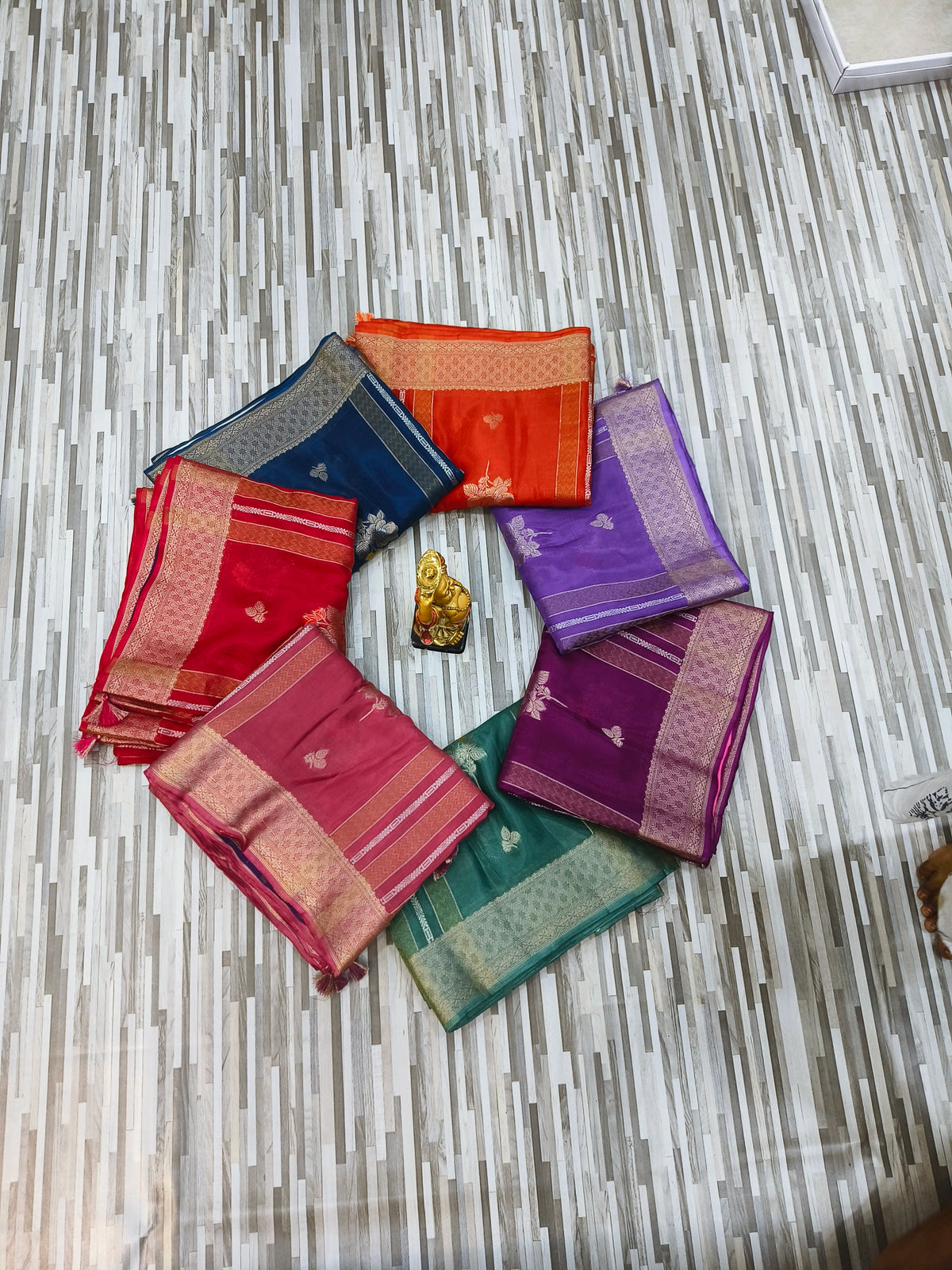 Premium Floral Zari Weave Saree – Traditional Elegance in 7 Colors