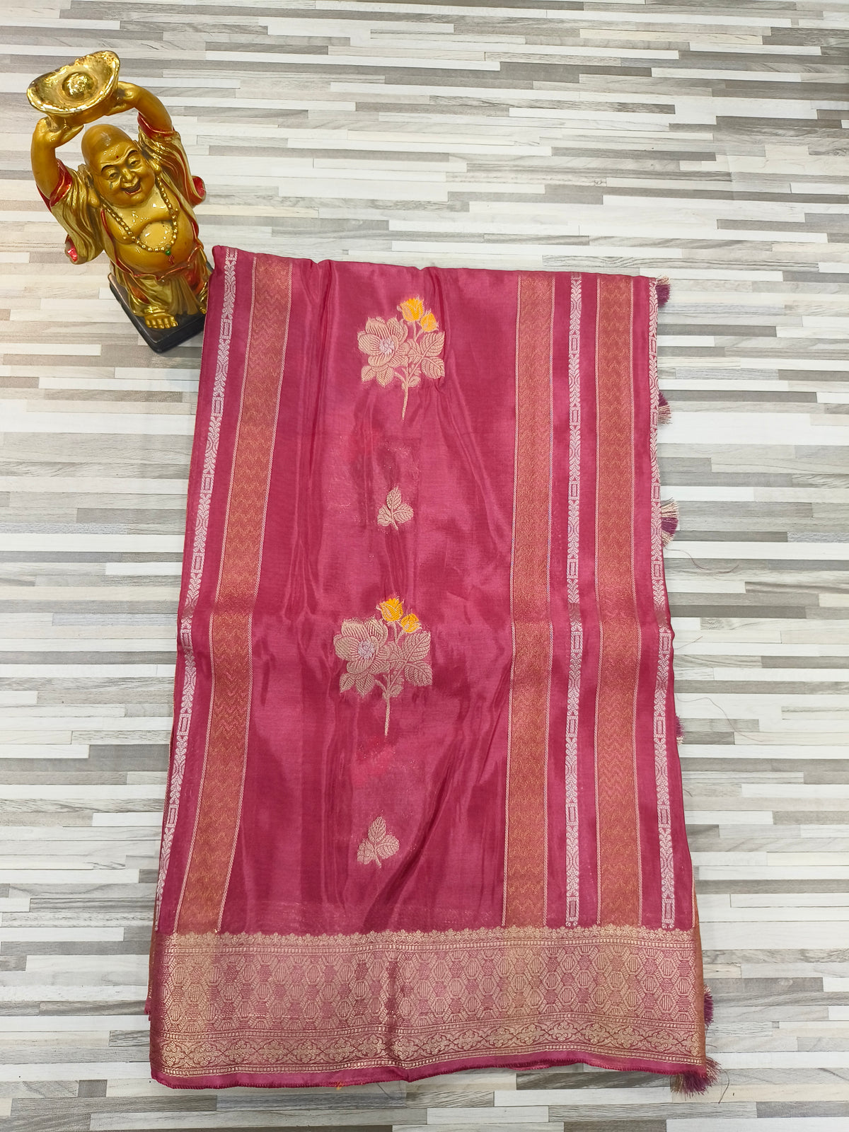 Premium Floral Zari Weave Saree – Traditional Elegance in 7 Colors