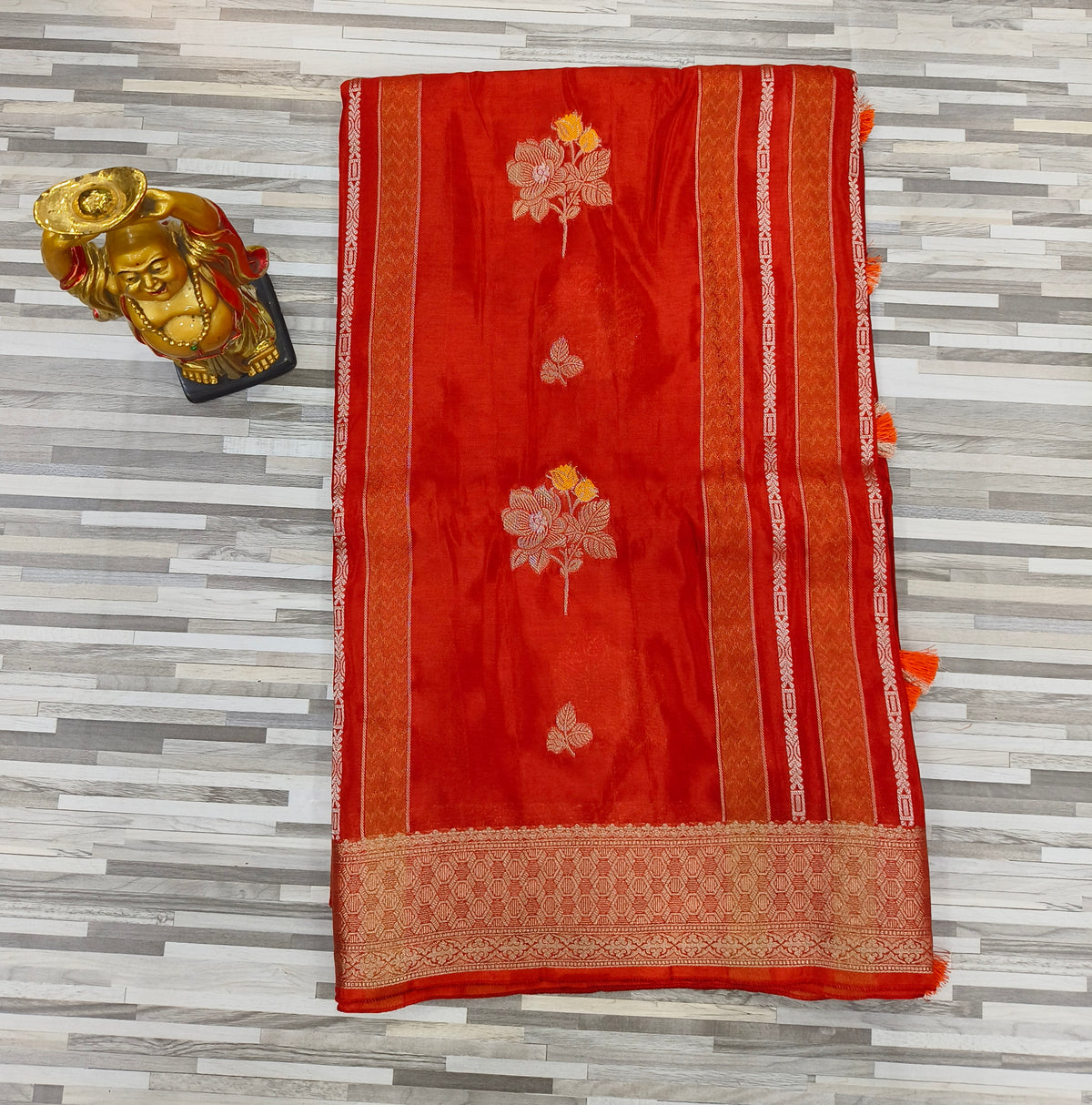 Premium Floral Zari Weave Saree – Traditional Elegance in 7 Colors