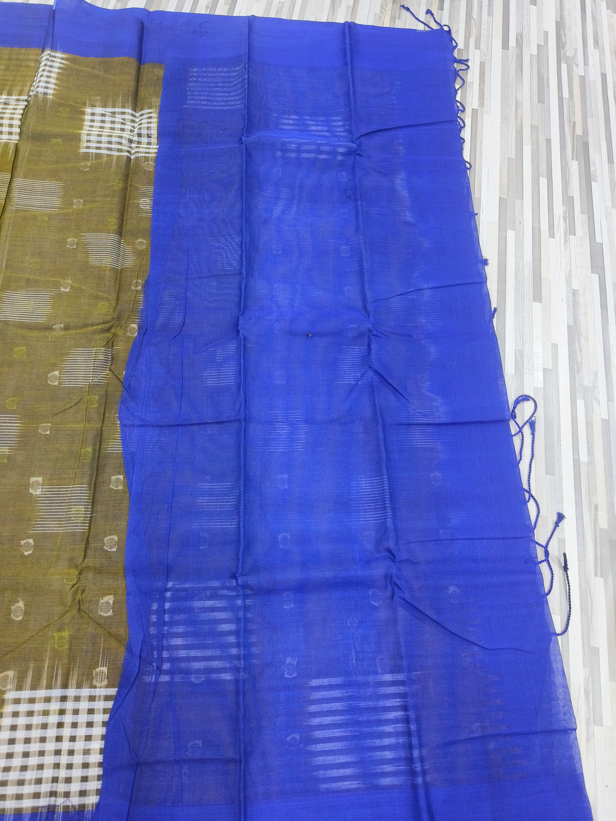 Elegant Cotton Check Saree with Contrast Border
