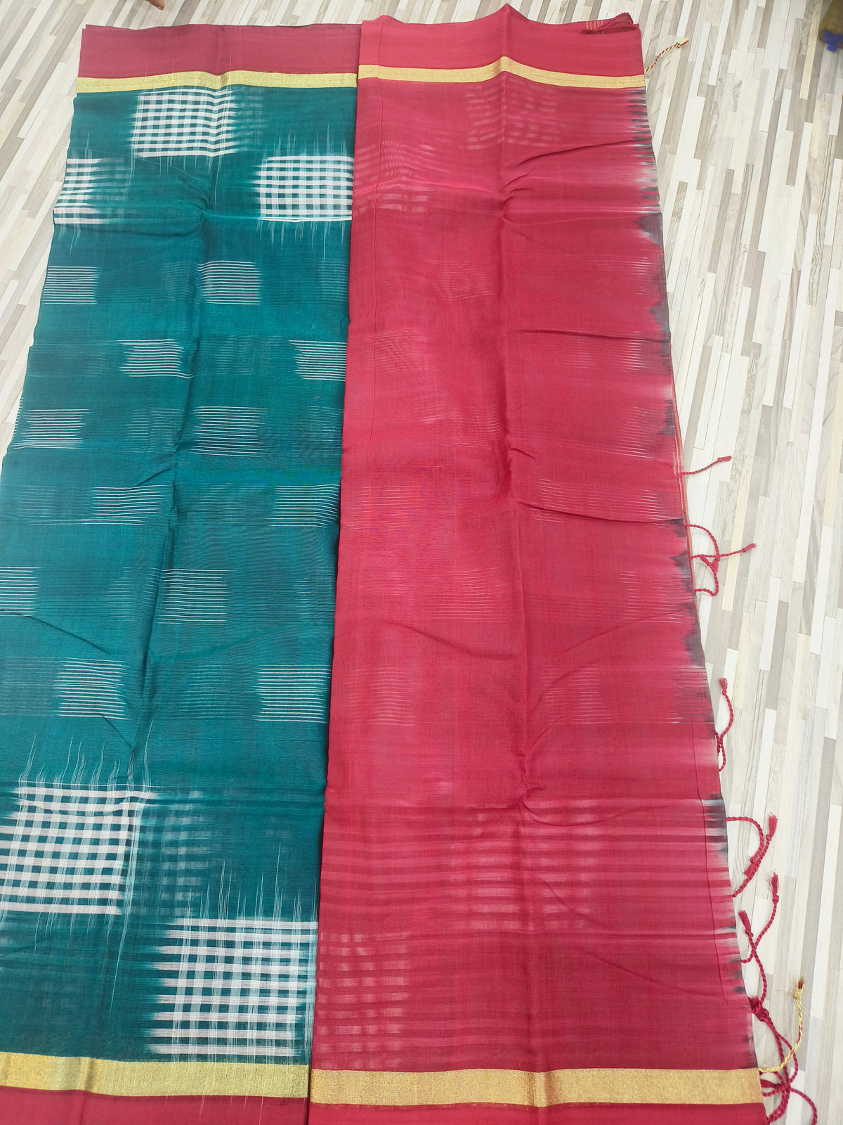 Elegant Cotton Check Saree with Contrast Border