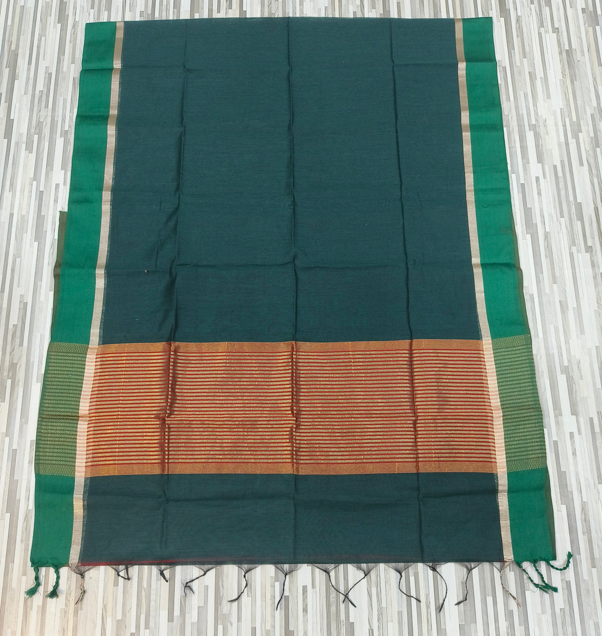 Handloom Cotton Saree – Contrast Border & Tassel Design