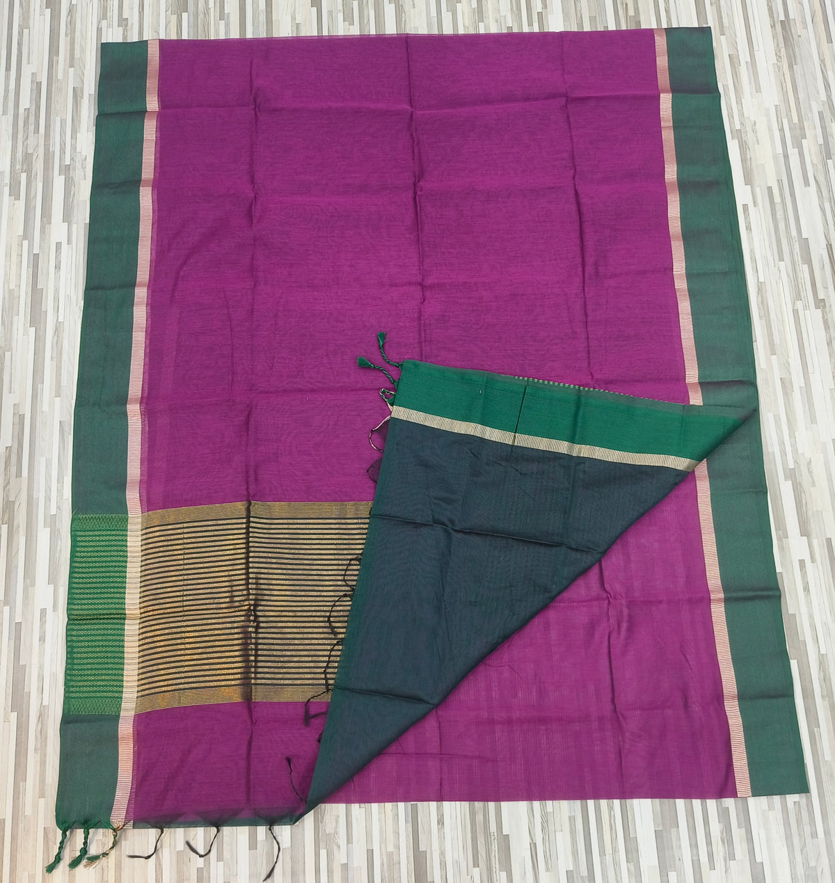 Handloom Cotton Saree – Contrast Border & Tassel Design