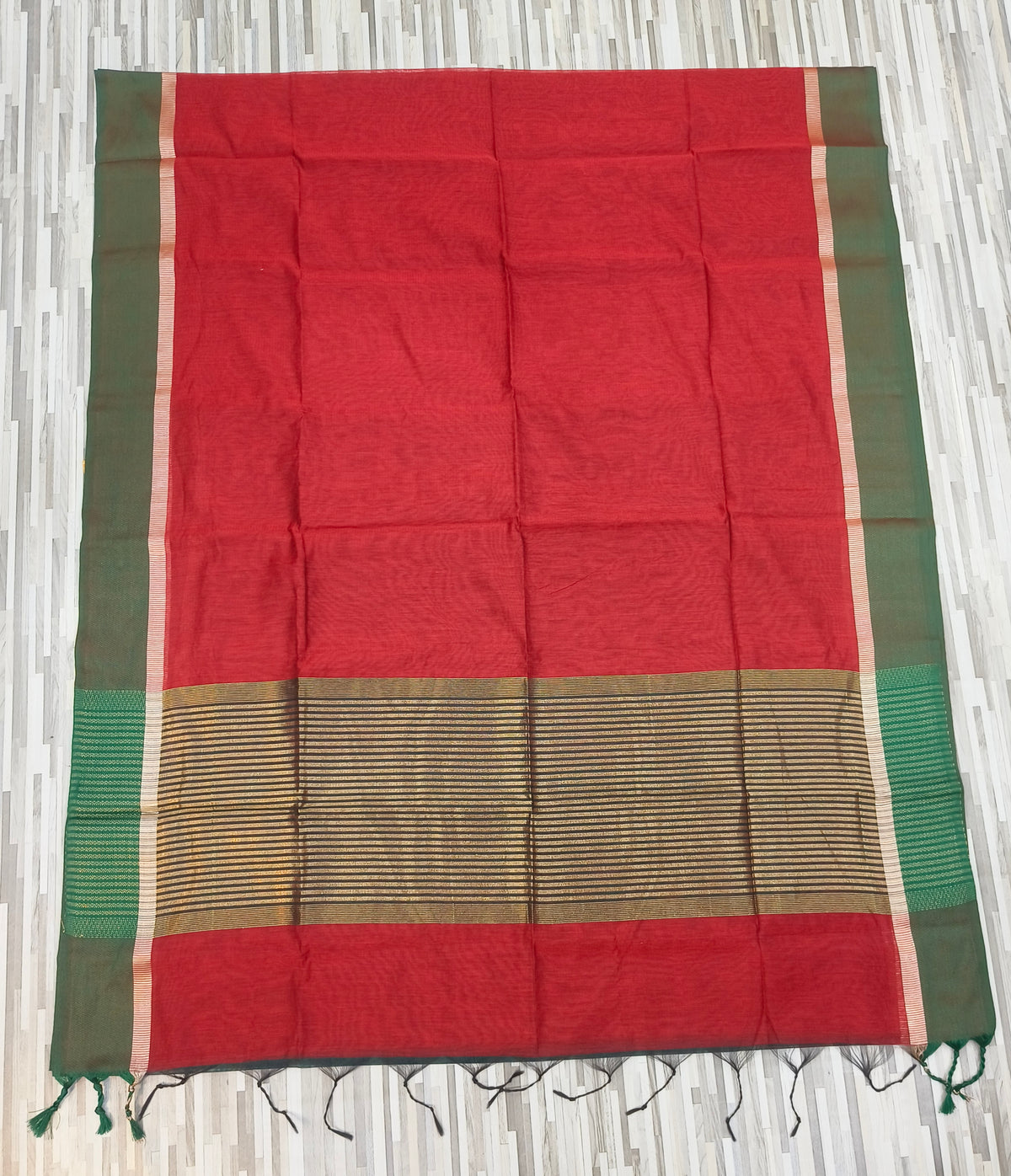 Handloom Cotton Saree – Contrast Border & Tassel Design