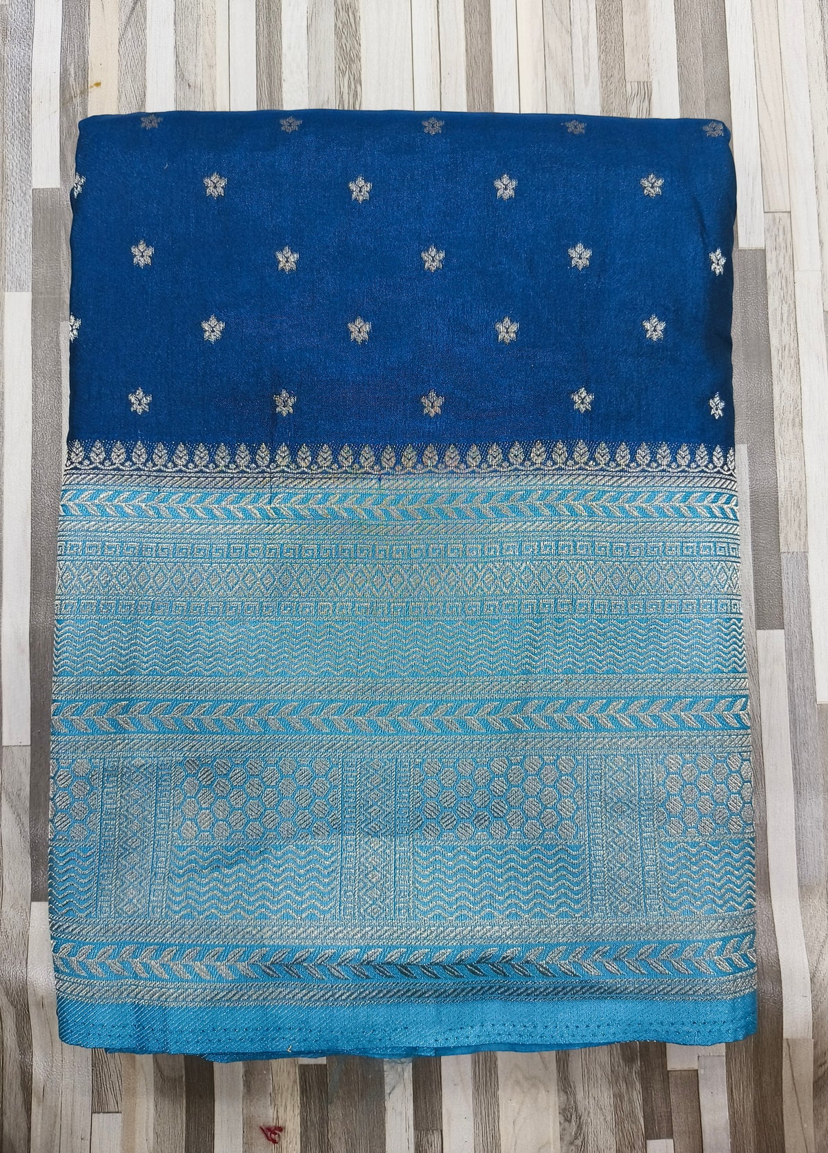 Elegant Woven Zari Butta Saree – Contrast Designer Border | Multiple Colors