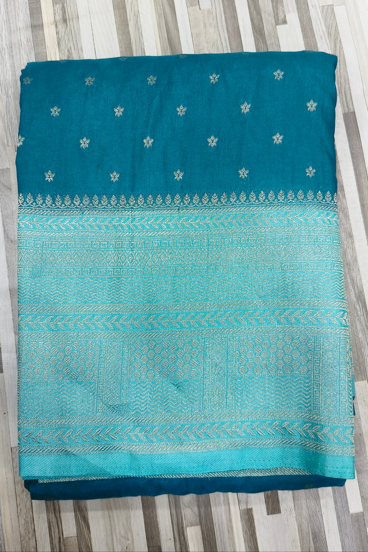 Elegant Woven Zari Butta Saree – Contrast Designer Border | Multiple Colors