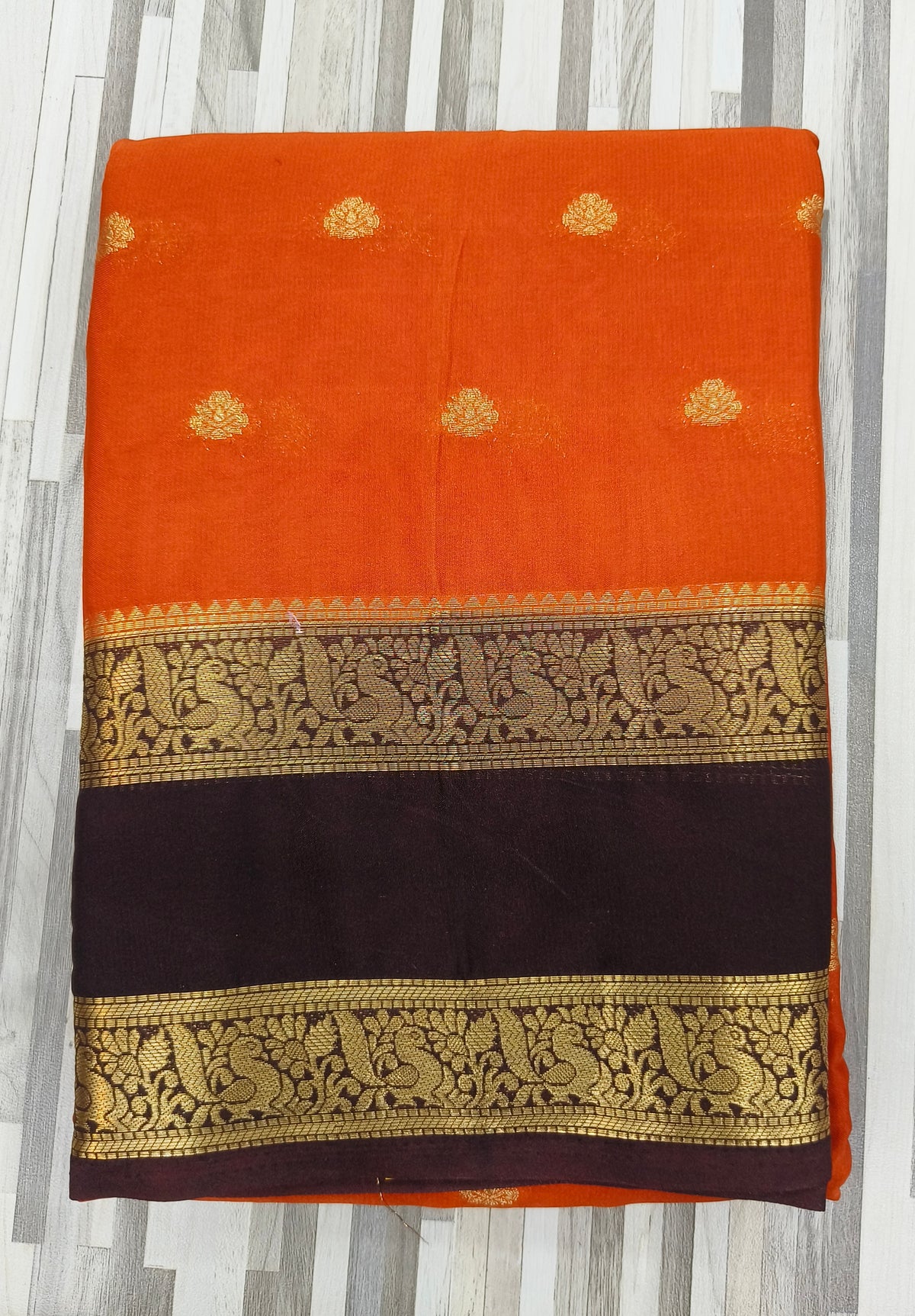 Elegant Contrast Zari Border Saree – Gold Butta Design | Multiple Colors