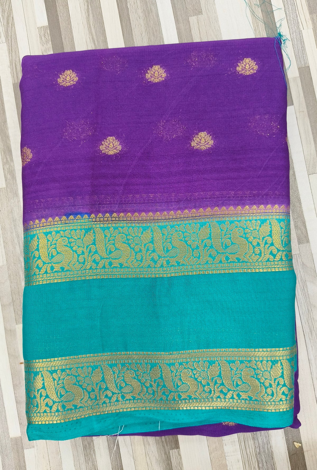 Elegant Contrast Zari Border Saree – Gold Butta Design | Multiple Colors
