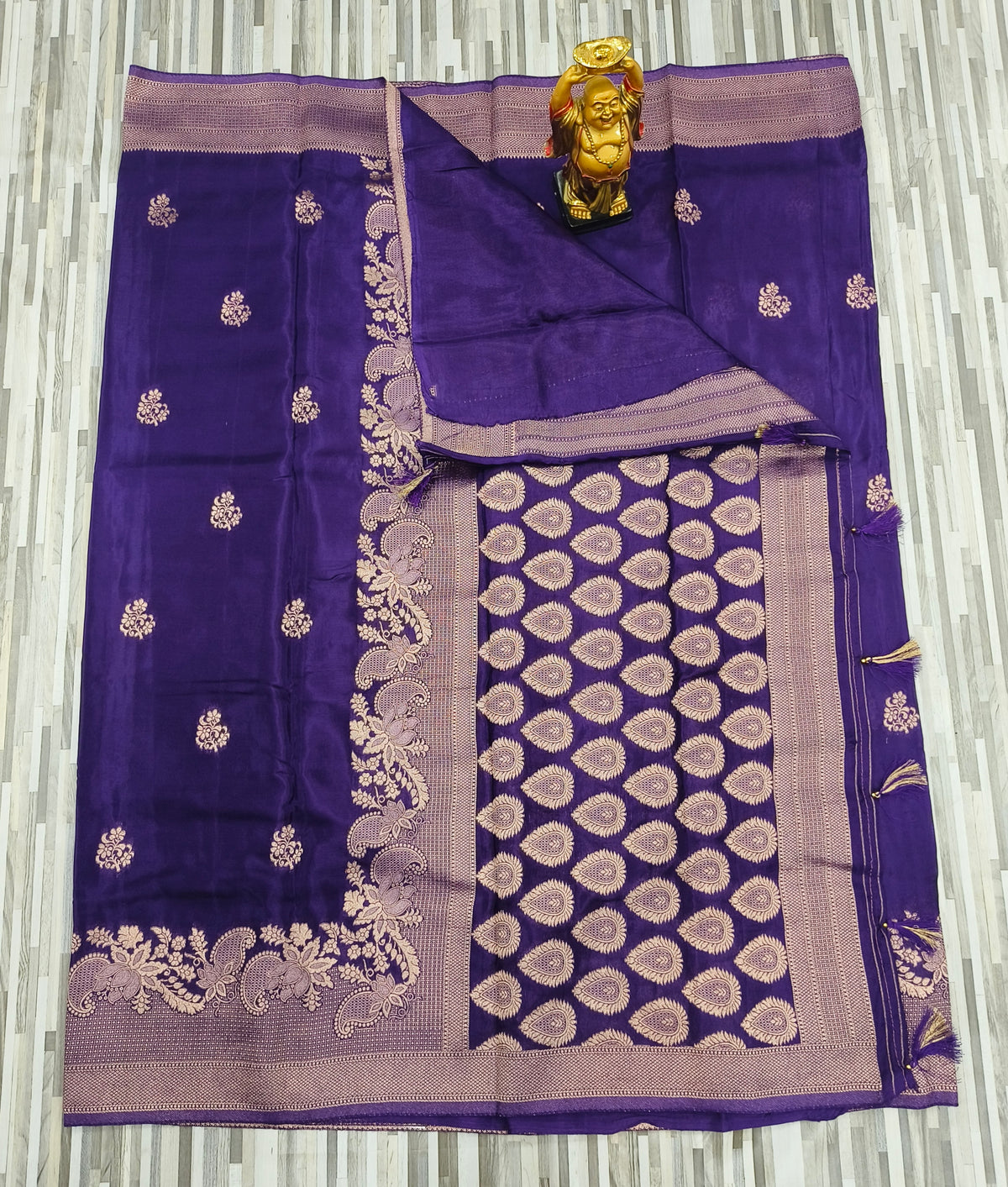 Elegant Floral Butta Saree with Rich Paisley Zari Border – Multiple Colors