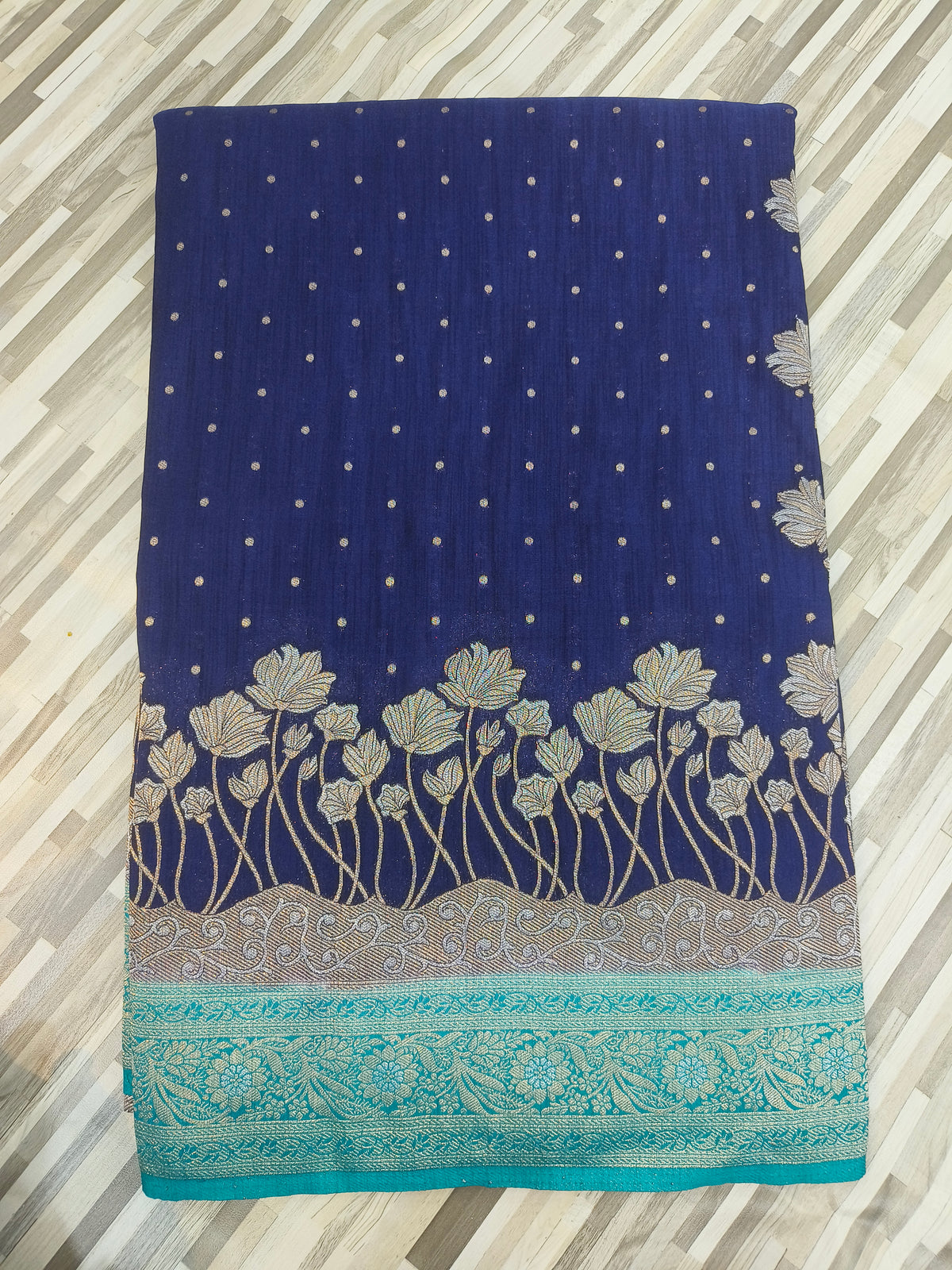 Elegant Floral Jacquard Saree with Rich Decorative Border