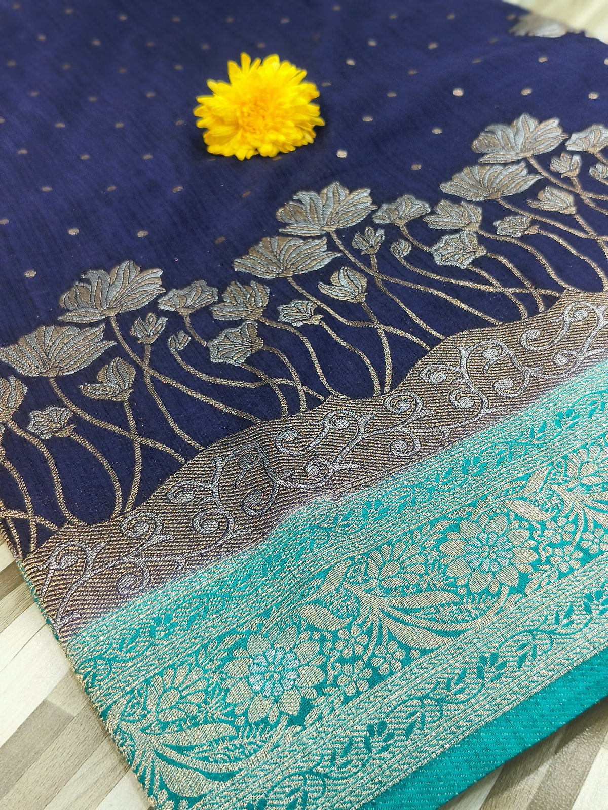 Elegant Floral Jacquard Saree with Rich Decorative Border