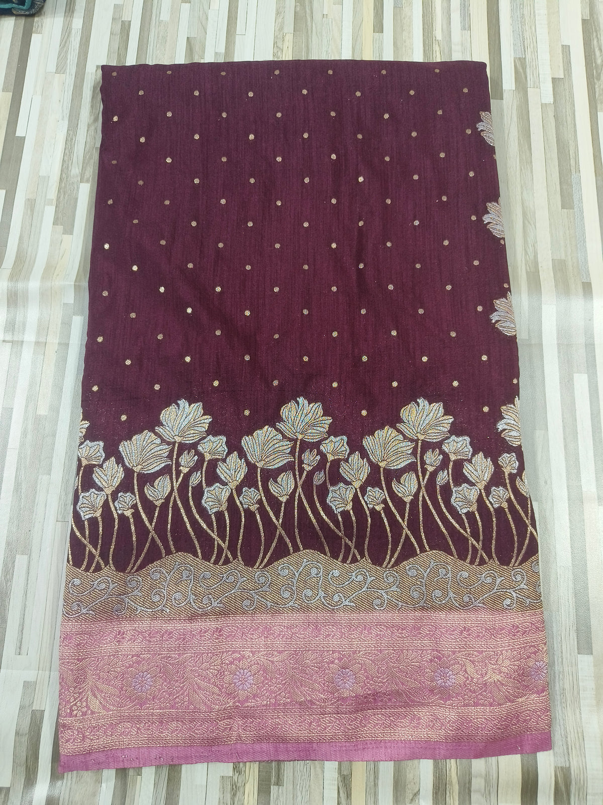 Elegant Floral Jacquard Saree with Rich Decorative Border
