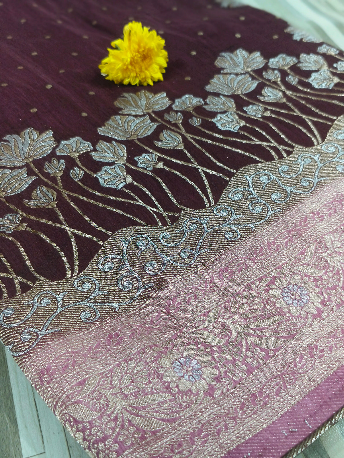 Elegant Floral Jacquard Saree with Rich Decorative Border