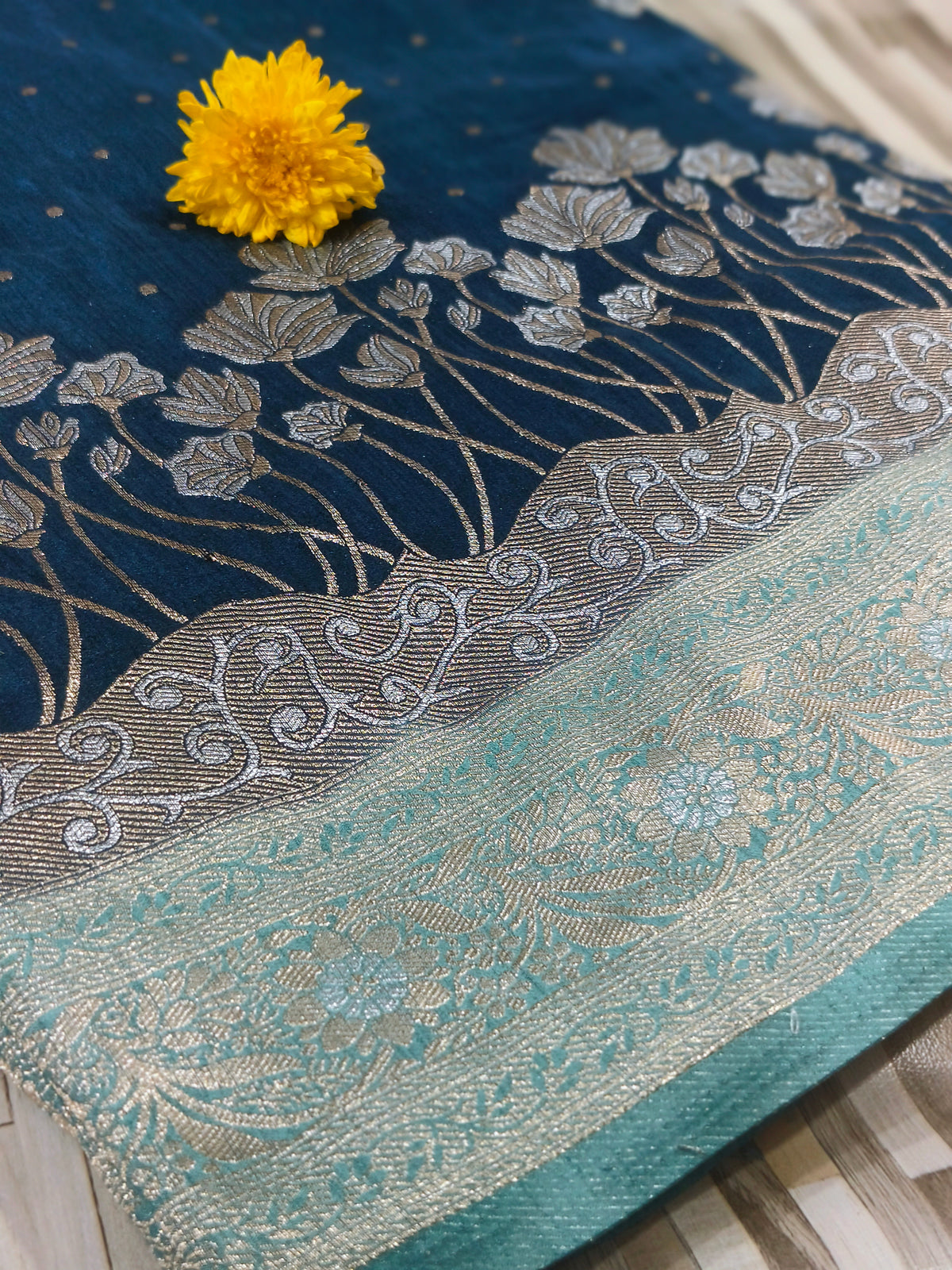 Elegant Floral Jacquard Saree with Rich Decorative Border