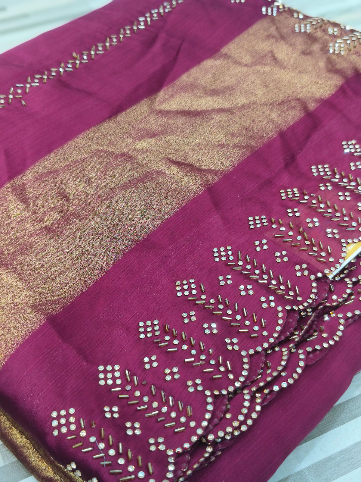 Elegant Contrast Gold Border Saree – Multiple Colors Available
