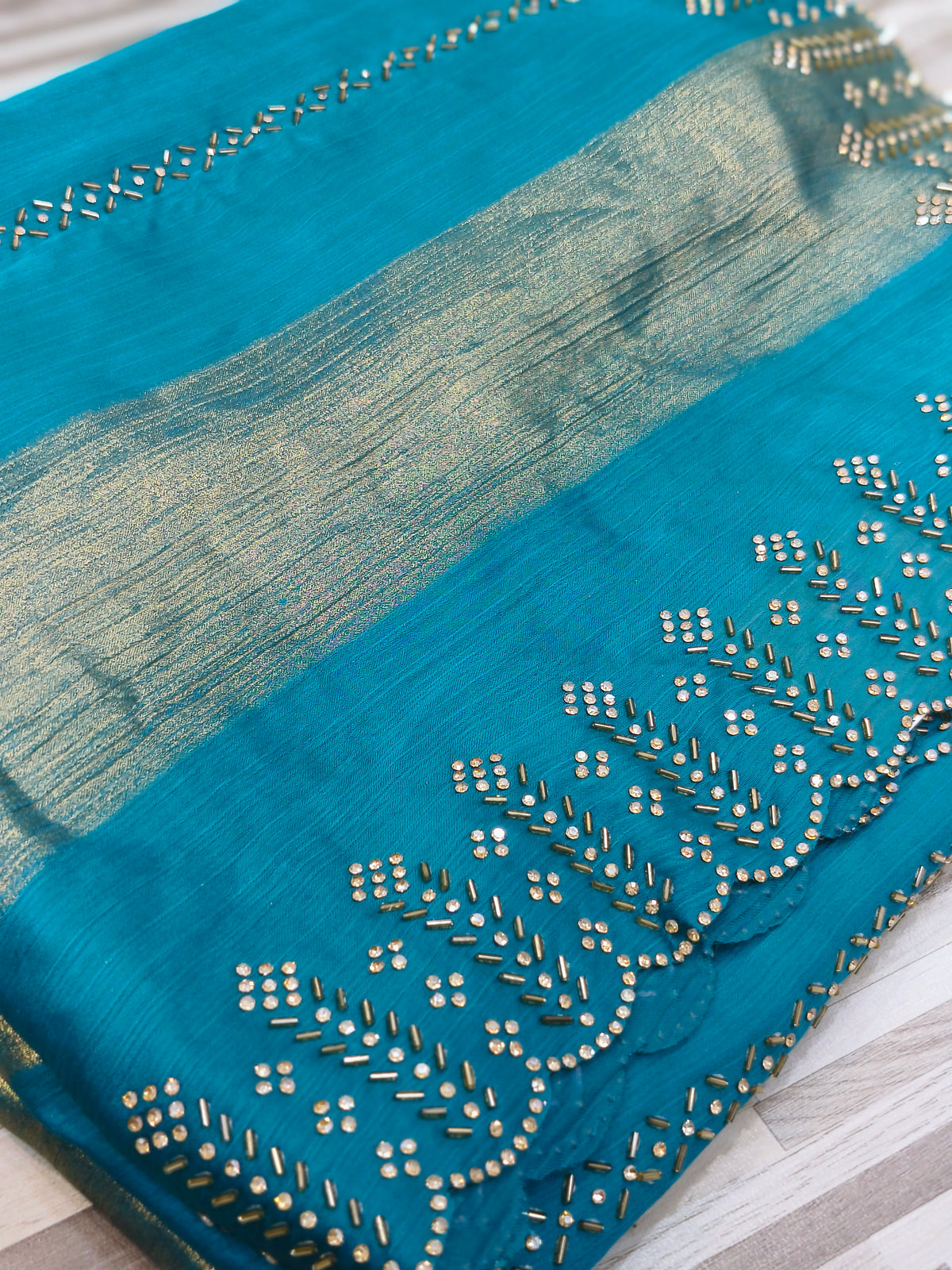 Elegant Contrast Gold Border Saree – Multiple Colors Available