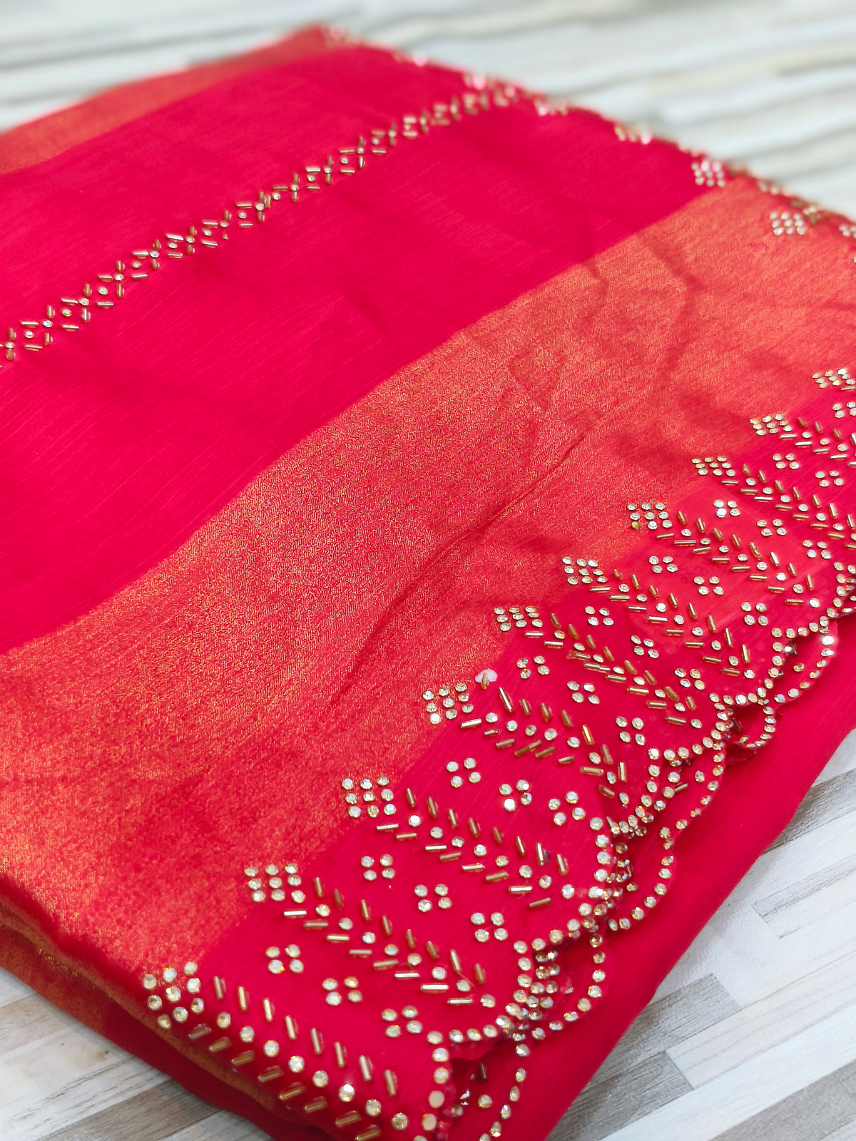 Elegant Contrast Gold Border Saree – Multiple Colors Available