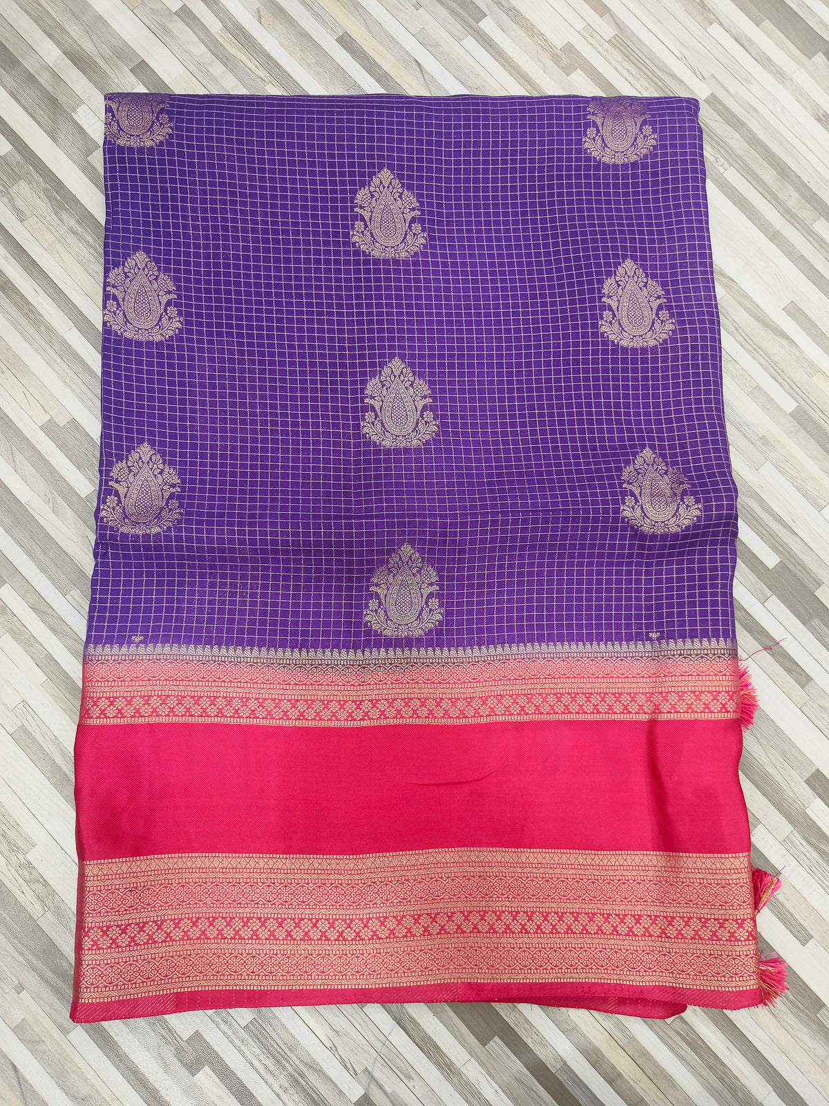 Traditional Contrast Border Sarees with Rich Zari Design – Multiple Colors