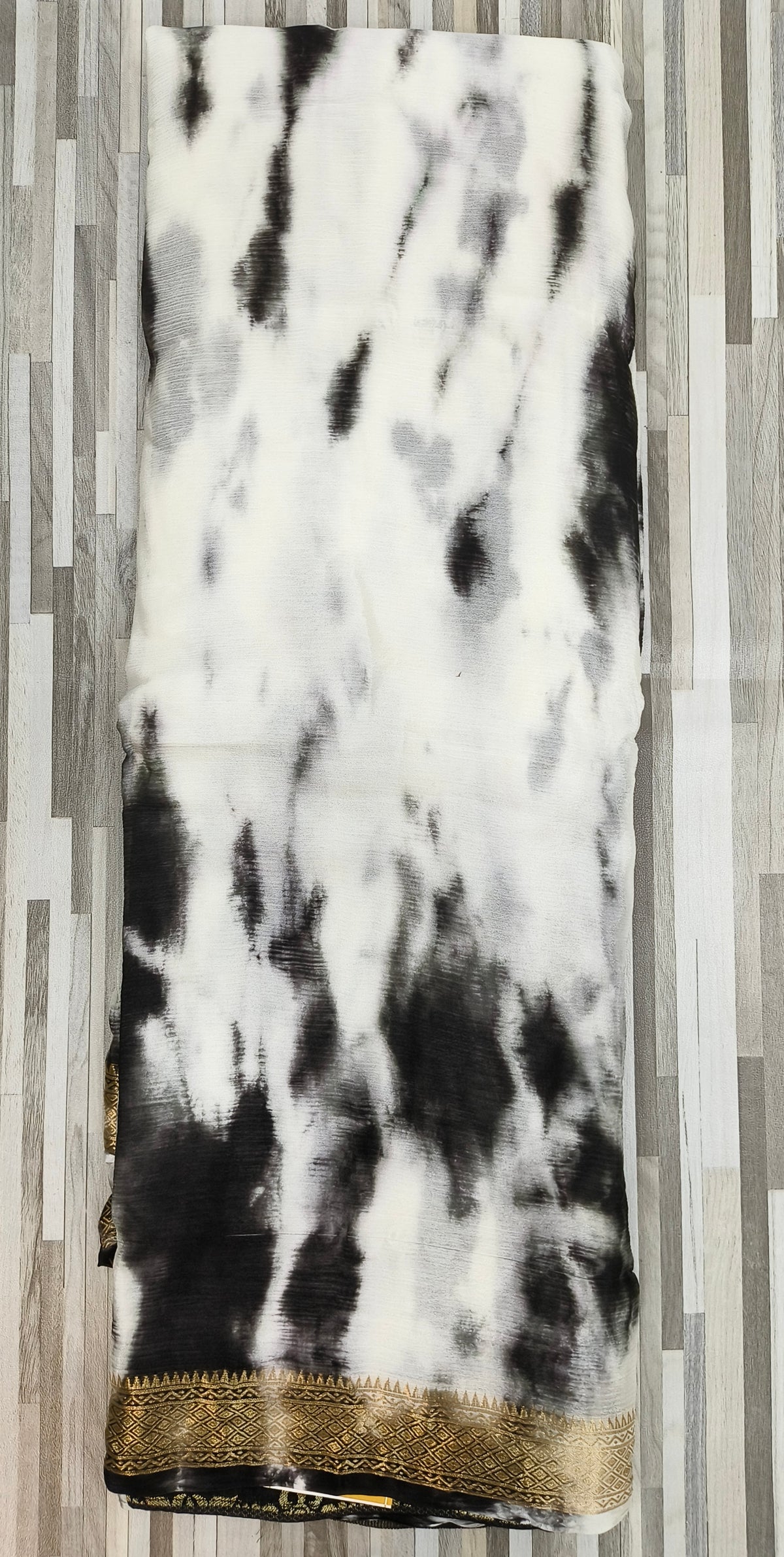 : Elegant Tie-Dye Saree with Golden Border – Multiple Colors