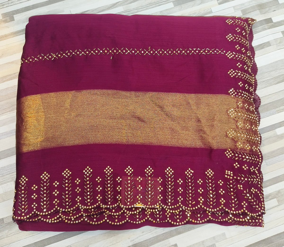 Elegant Contrast Gold Border Saree – Multiple Colors Available