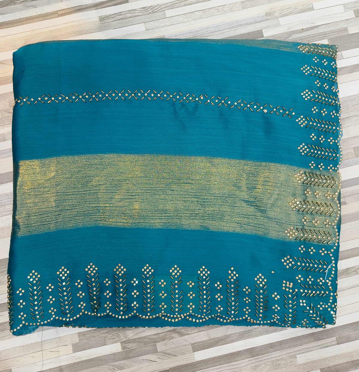 Elegant Contrast Gold Border Saree – Multiple Colors Available