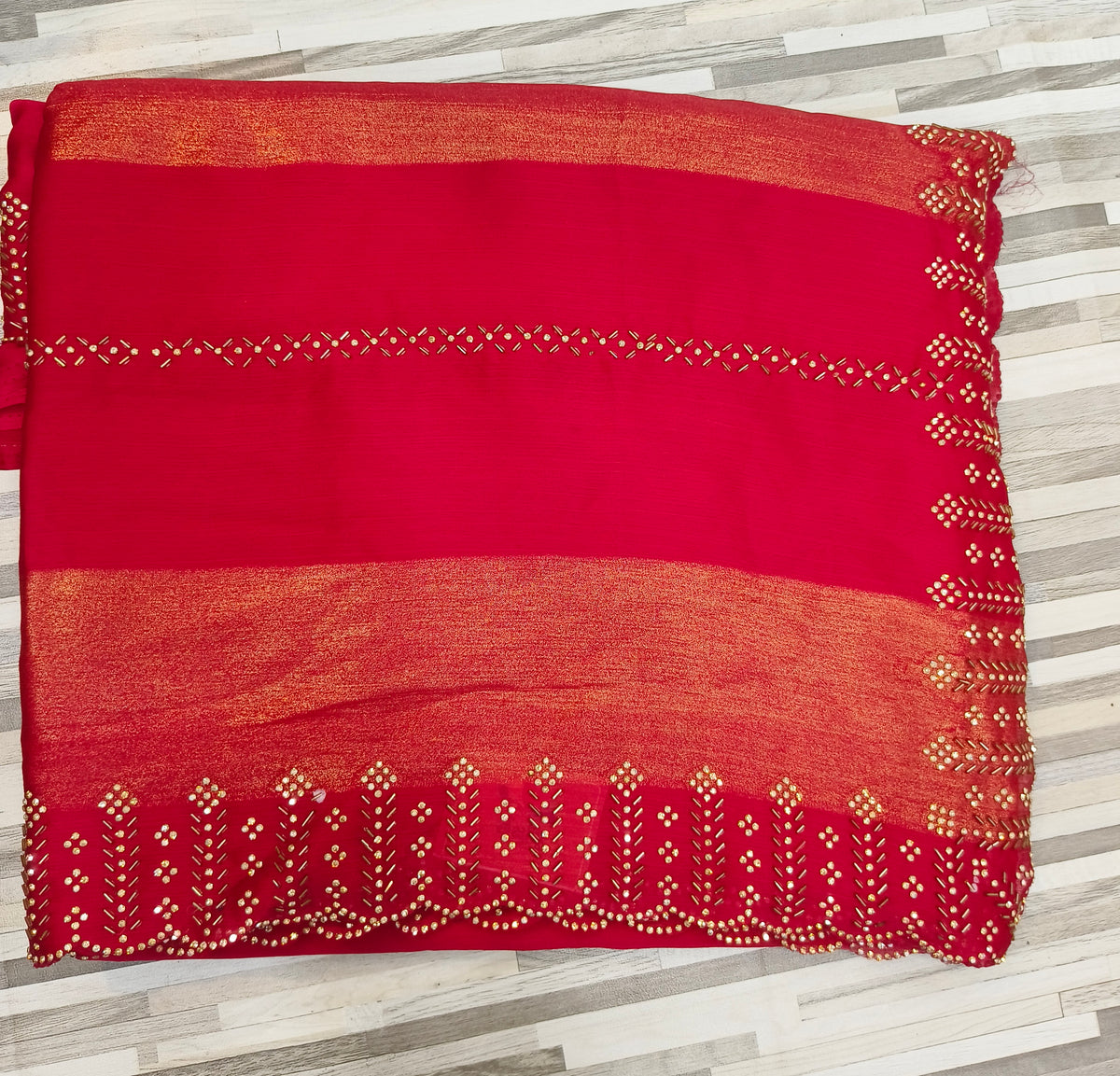 Elegant Contrast Gold Border Saree – Multiple Colors Available