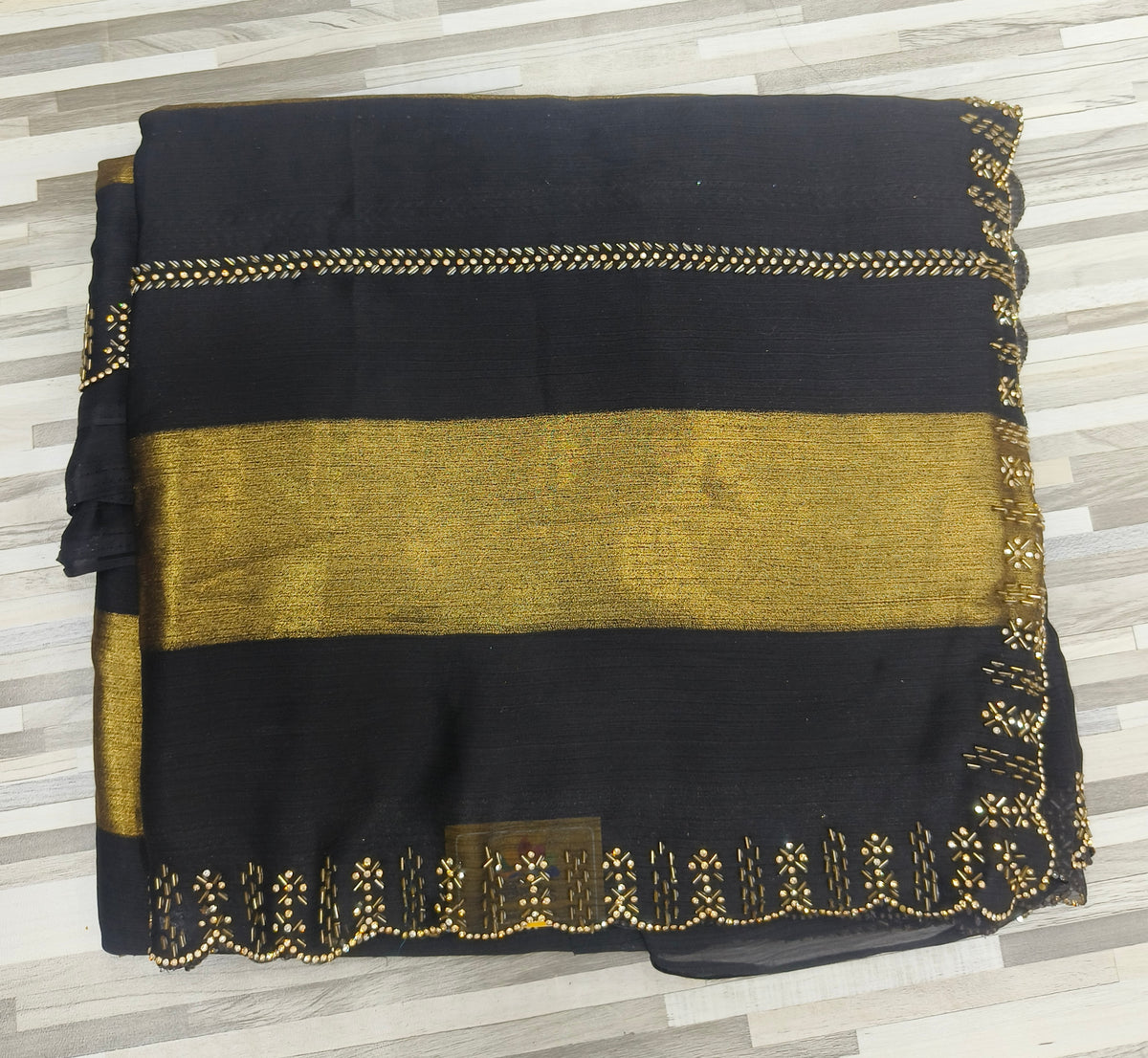 Elegant Contrast Golden Border Sarees – Multiple Colors
