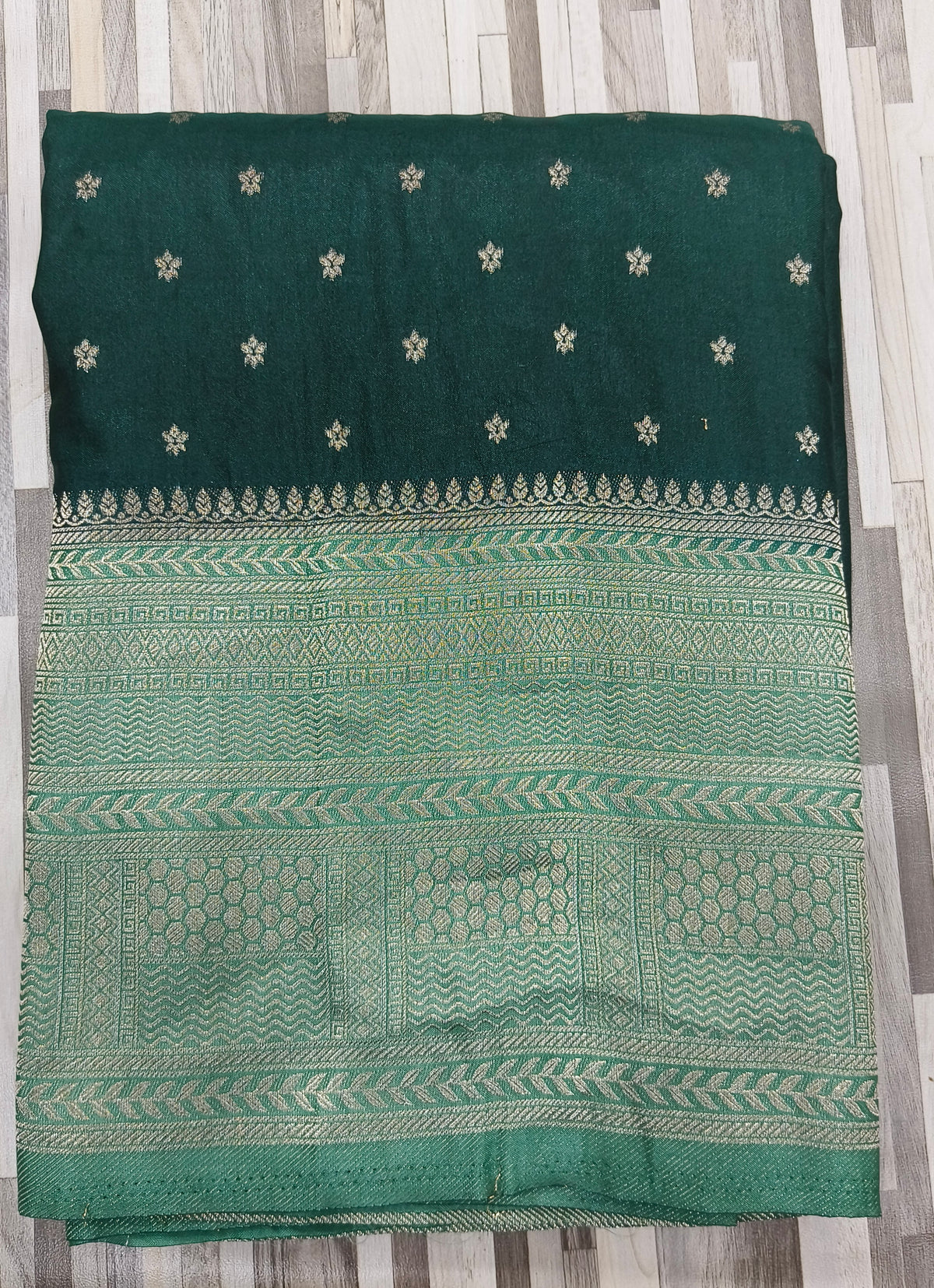 Elegant Woven Zari Butta Saree – Contrast Designer Border | Multiple Colors