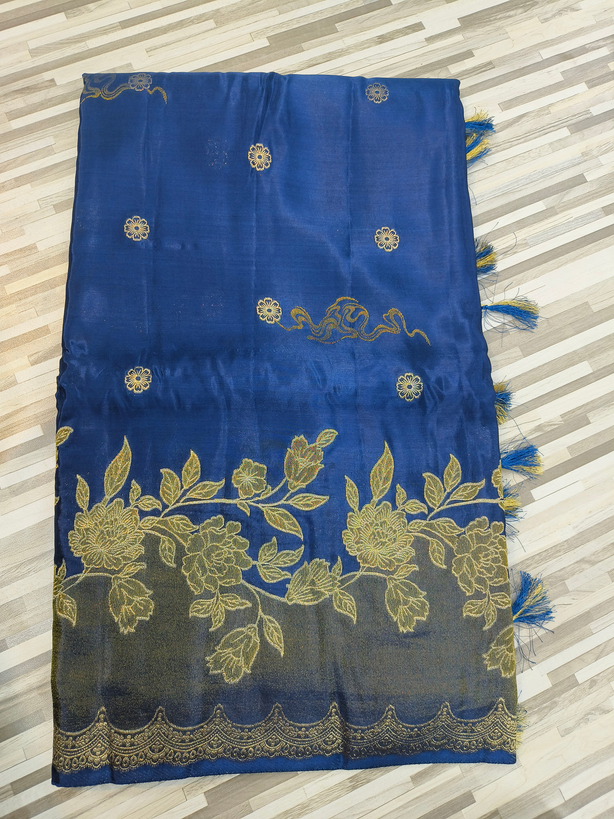 Elegant Floral Border Saree with Rich Gold Zari Work – Multiple Colors
