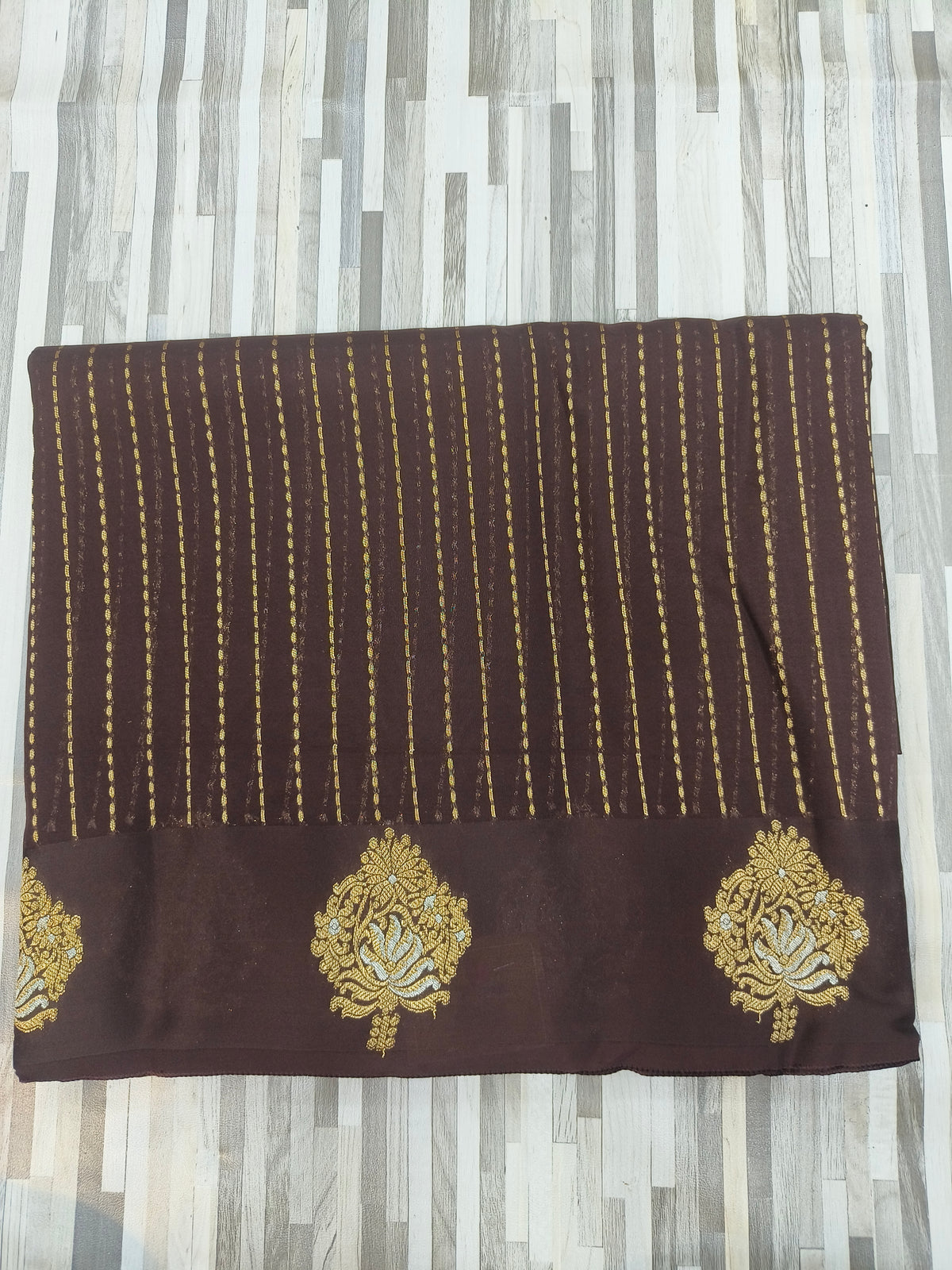: Elegant Gold Butta Saree with Striped Design