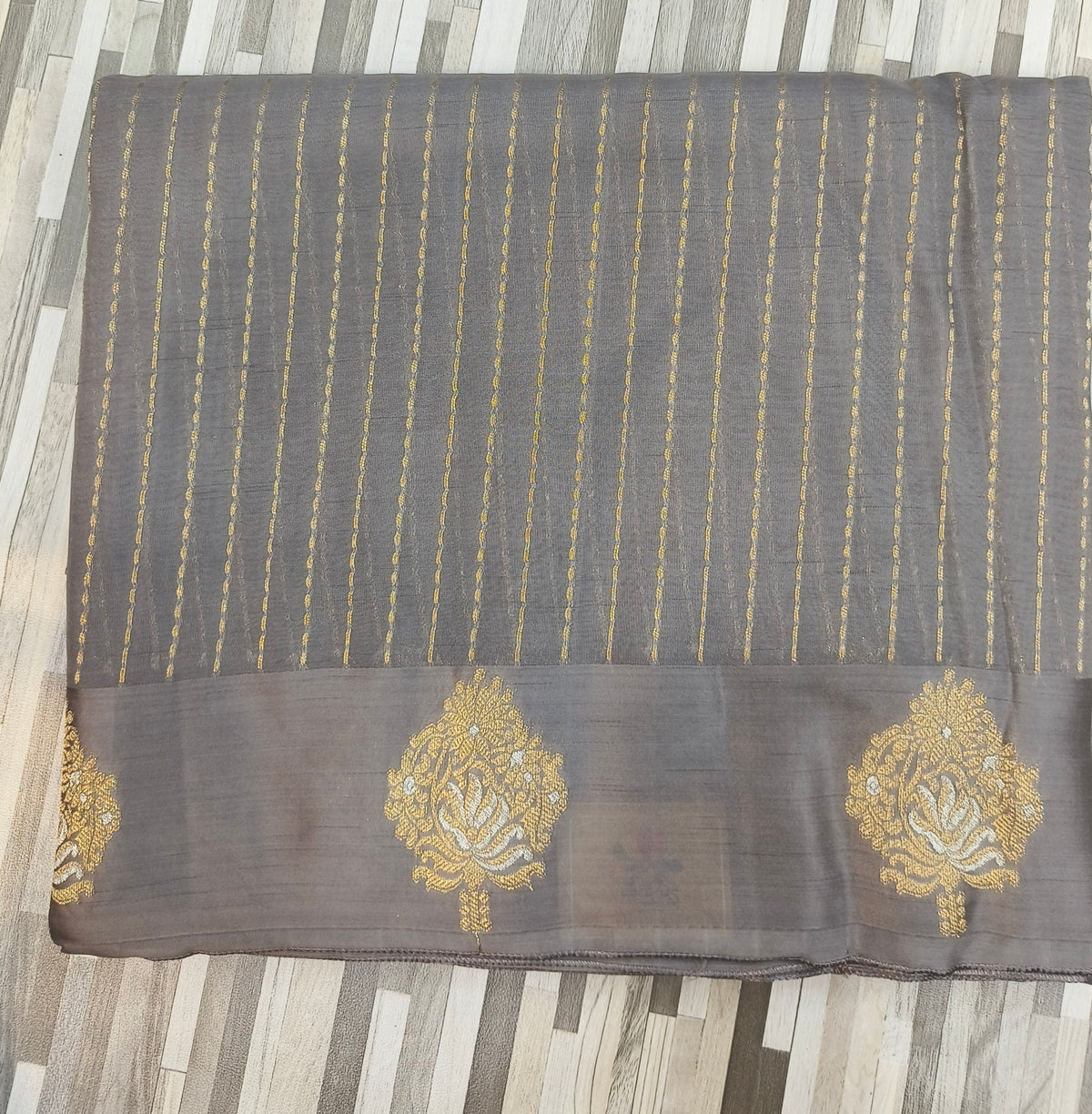 : Elegant Gold Butta Saree with Striped Design